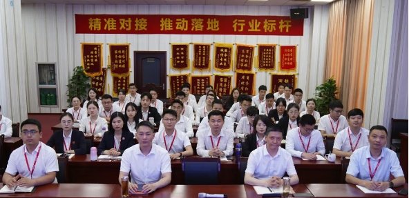 舉行六月上旬投資選址項(xiàng)目評(píng)估會(huì)，33個(gè)高質(zhì)量項(xiàng)目經(jīng)評(píng)估考察后，可對(duì)接政府園區(qū)