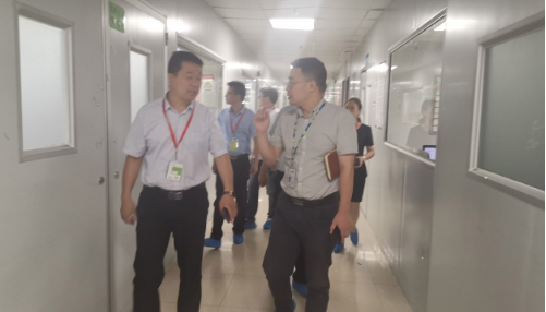 陪同政府園區(qū)對接考察高端光電顯示模組投資選址項目方，對接洽談成效顯著