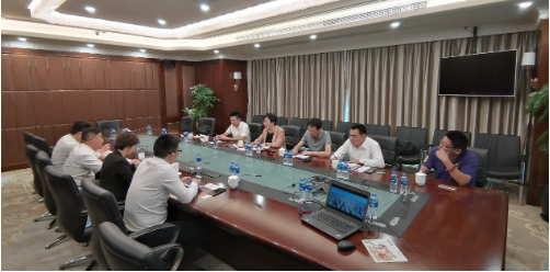 陪同政府園區(qū)前往高端商業(yè)綜合體投資選址項目對接考察，推動商業(yè)整合化