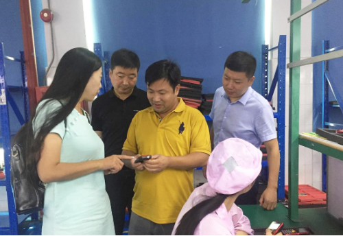 陪同政府園區(qū)對(duì)接考察智能終端產(chǎn)業(yè)鏈投資選址項(xiàng)目方，雙方達(dá)成多項(xiàng)合作共識(shí)