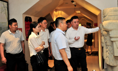 陪同政府園區(qū)赴縣域總部基地投資選址項(xiàng)目方對(duì)接考察，推動(dòng)縣域經(jīng)濟(jì)高質(zhì)量發(fā)展