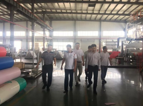 陪同政府園區(qū)赴塑料薄膜搬遷投資選址項目方對接考察，將加快推動項目落地