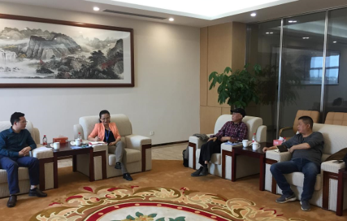 陪同政府園區(qū)赴高端包裝戶外型材投資選址項目方對接考察，加快項目合作步伐