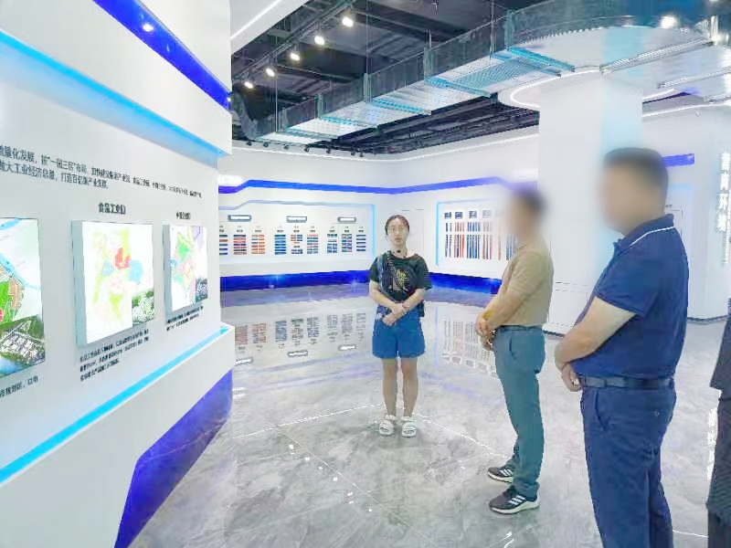 細(xì)分行業(yè)龍頭企業(yè)！光源顯示材料投資選址項目方考察四川某地方政府