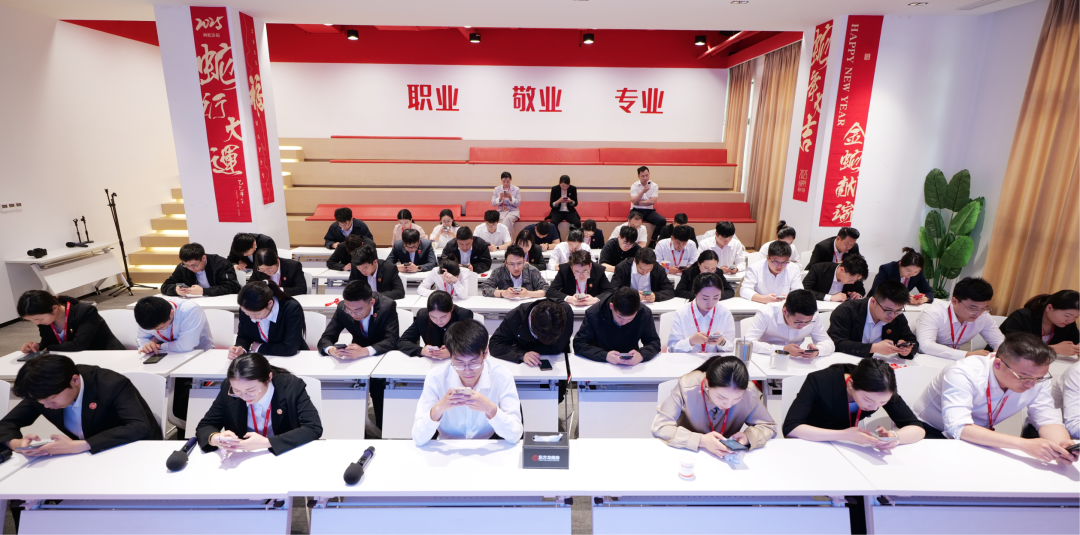 上海東方龍商務(wù)集團(tuán)組織《招商知識(shí)及業(yè)務(wù)能力》測(cè)評(píng)考試，鍛造“精兵強(qiáng)將”招商隊(duì)伍！