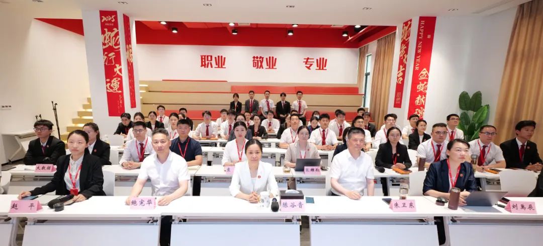 聚集大產(chǎn)業(yè)、大鏈主項(xiàng)目，帶動(dòng)大發(fā)展！5月下旬，集團(tuán)共31個(gè)優(yōu)質(zhì)投資選址項(xiàng)目通過評(píng)估