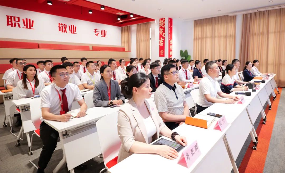 戰(zhàn)高溫，搶進(jìn)度，提質(zhì)量！7月上旬，集團(tuán)共26個(gè)優(yōu)質(zhì)投資選址項(xiàng)目通過(guò)評(píng)估